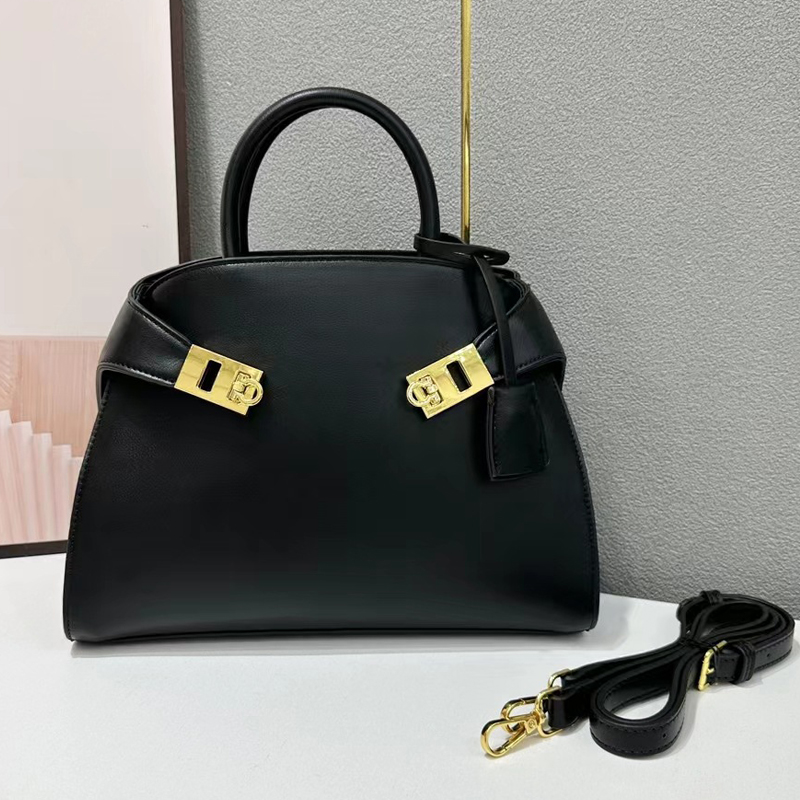 Luxury Bags On Sale - Borse a tracolla a conchiglia per