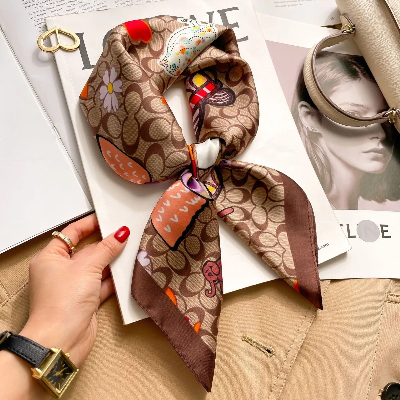 Foulard Quadrato di Lusso in S - Luxury Bags Casual recensione e prezzo