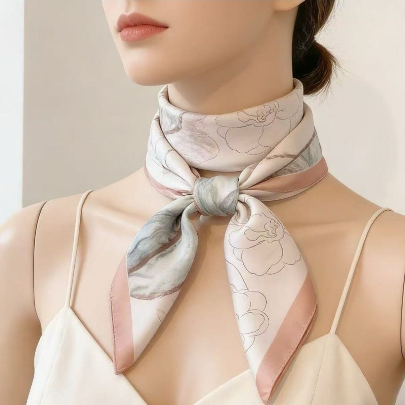 Foulard Quadrato di Lusso in S - Luxury Bags Casual recensione e prezzo